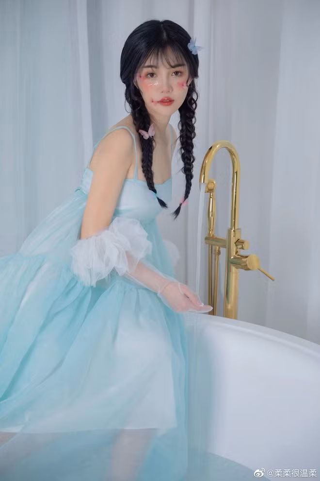 Tài khoản mạng xã hội Weibo của nữ streamer cũng có hơn 174.000 người theo dõi dù mới chân ướt chân ráo vào nghề.