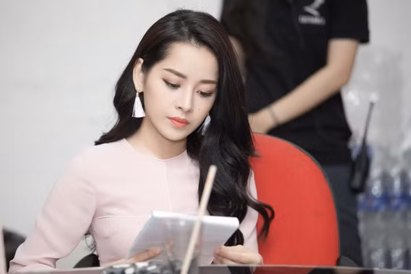 Chi Pu ung ho 1 ty dong dau tu phong cach ly ap luc am chong Covid-19