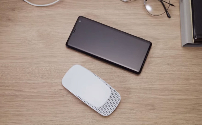 Thiết bị cần kết nối với ứng dụng trên smartphone iOS và Android để thiết lập các tính năng, điều chỉnh nhiệt độ. Chế độ làm lạnh có 4 cấp độ và làm lạnh tối đa trong vòng 30 phút. Còn làm ấm có 3 mức độ.