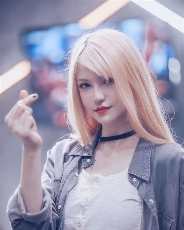 Zeynep Su Kaykılmaz (hay Sylchasie) là nữ game thủ kiêm streamer nổi tiếng đến từ Thổ Nhĩ Kỳ. Cô gây sốt trong cộng đồng game với gương mặt thanh khiết, body đáng ngưỡng mộ và kỹ năng chơi game ''không phải dạng vừa''