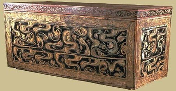 Chiếc quan tài với những đường nét chạm khắc tinh xảo – nơi đặt thi thể của bà Xin Zhui.