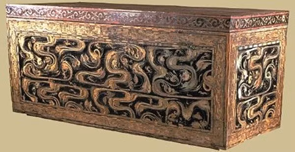 Chiếc quan tài với những đường nét chạm khắc tinh xảo – nơi đặt thi thể của bà Xin Zhui.