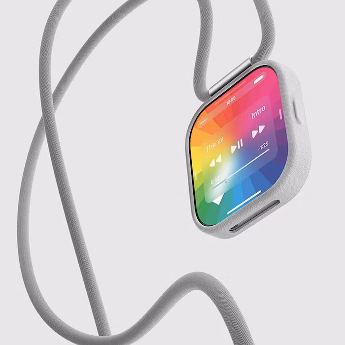 Chỉ cần thêm dây đồng hồ, chiếc iPhone sẽ nhanh chóng “biến hình” thành smartwatch. Chưa kể, người dùng cũng có thể sử dụng chiếc iPhone này để ghi hình, bộ đàm,… giống như cảnh sát khi đeo máy quay bằng cách gắn vào clip trên áo.