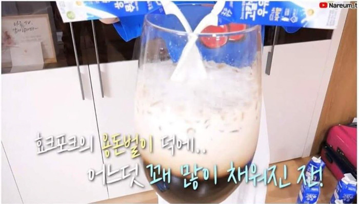 Pha chế biến món trà sữa trân châu khổng lồ phiên bản Hàn Quốc trên kênh Nareum TV