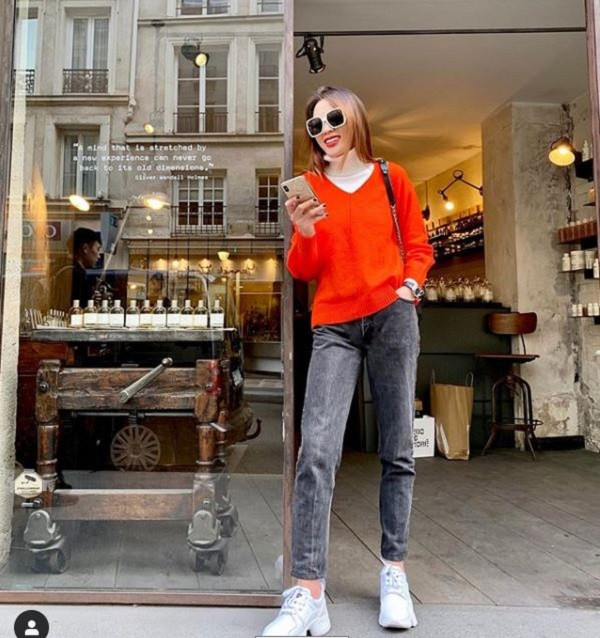 Trước đó, mỹ nhân 9x sử dụng iPhone XS Max. Ảnh: Instagram NV