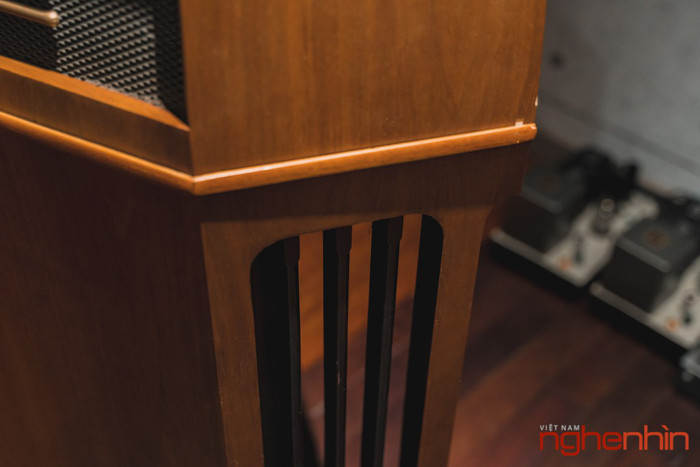 Dù có 3 driver nhưng Vitavox CN191 vẫn có thiết kế 2 đường tiếng, trở kháng 15ohm, điểm cắt tần vị trí 500Hz độ dốc 12dB/Octave.