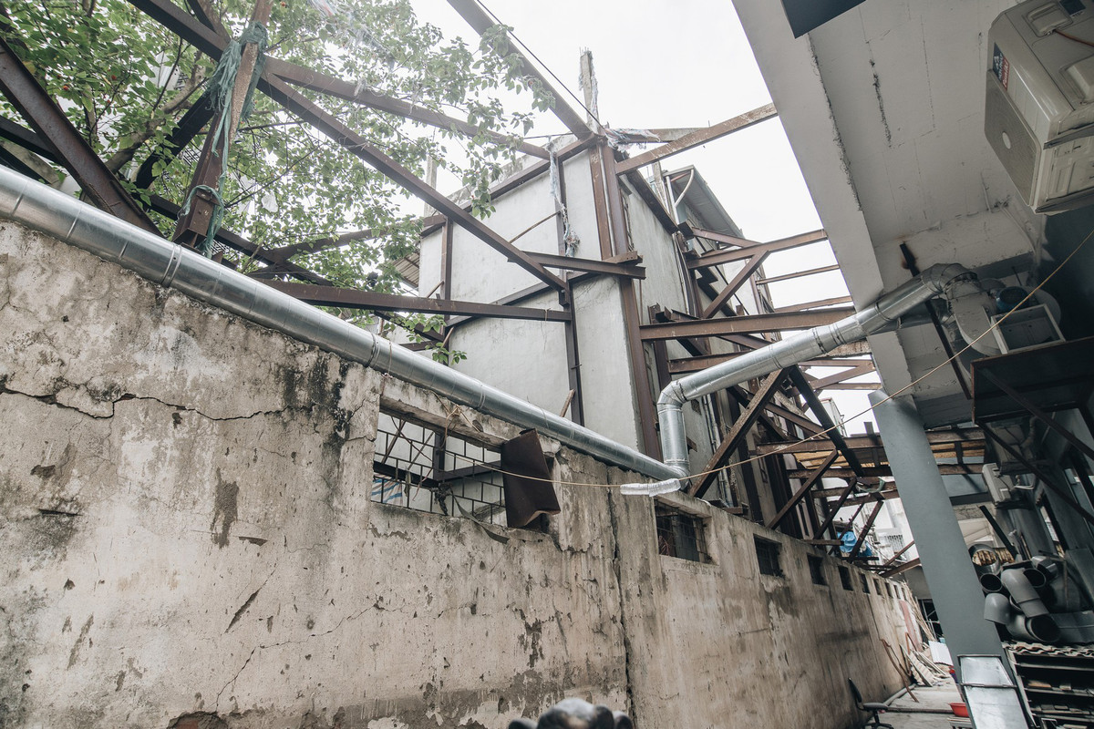 Vào năm 2009, sau khi đào móng xây dựng chung cư Lilama (số 52 đường Lĩnh Nam, quận Hoàng Mai, Hà Nội), hàng chục căn nhà nằm kế bên bắt đầu xuất hiện hiện tượng sụt lún và nứt, gây ảnh hưởng nghiêm trọng tới cuộc sống của người dân.