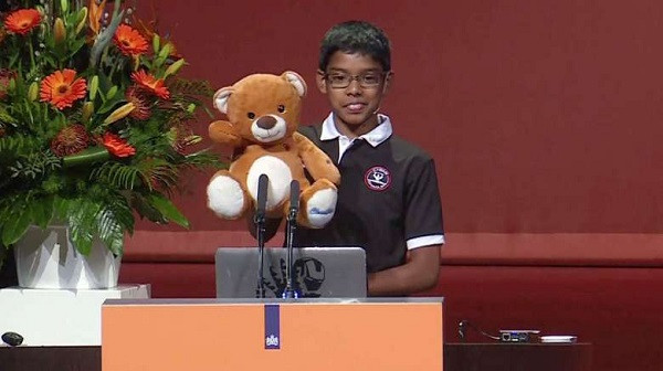 Dù mới 9 tuổi nhưng hacker nhỏ tuổi nhất thế giới này đã là CEO của công ty phát triển trò chơi và ứng dụng Prudent Games. Ngoài ra cậu bé còn tham dự hội nghị an ninh mạng lớn nhất thế giới RSA.