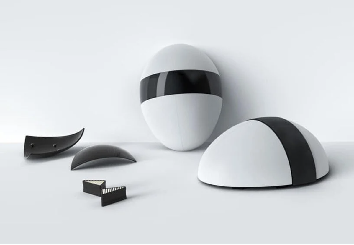 Không chỉ bảo vệ sức khoẻ, cấu trúc của chiếc khẩu trang này giúp người sử dụng có thể nhìn ra ngoài dễ dàng nhưng người ngoài lại không nhìn được mặt người dùng, bảo vệ danh tính tối đa.