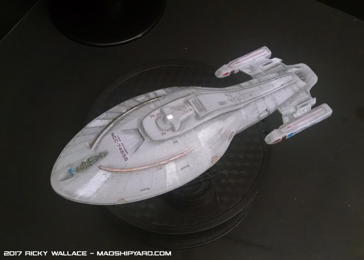 Đó là những hạt cực nhỏ có thể tự di chuyển trong chất lỏng thông qua tương tác với môi trường xung quanh bằng phản ứng hóa học. Lớp phủ bạch kim trên vật thể phản ứng với dung dịch hydrogen peroxide ở xung quanh, giúp đẩy chúng đi trong chất lỏng.