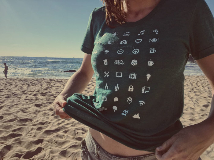 Theo Petapixel, dòng áo Word Edtion với 39 biểu tượng được sắp xếp theo dạng lưới 5x8.