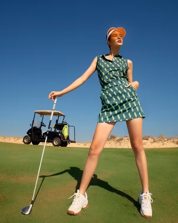 Nữ golf thủ xinh đẹp của làng golf Việt khoe đôi chân dài miên man khiến những siêu mẫu cũng phải ghen tị.