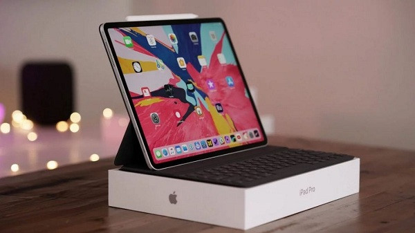 Sau gần 2 năm không nâng cấp, vào tối 18/3 (giờ Việt Nam), Apple đã ra mắt phiên bản iPad Pro 2020 với cấu hình mạnh hơn, camera được nâng cấp và bàn phím tích hợp trackpad.