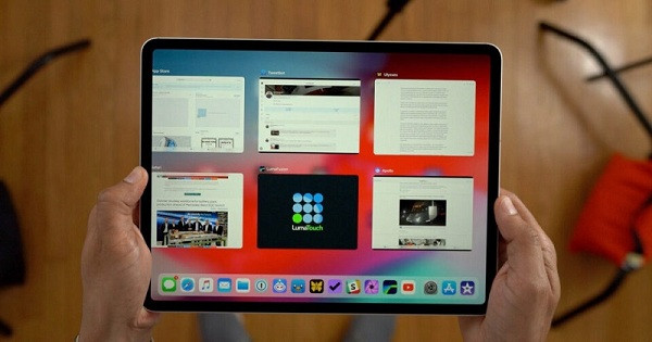 Về cấu hình, máy được nâng cấp lên chip xử lý A12Z Bionic cùng kiến trúc kiểm soát nhiệt mới. Hơn nữa việc sở hữu thời lượng pin 10 giờ, Wi-Fi nhanh hơn và được tích hợp modem LTE gigabit khiến tốc độ sử dụng nhanh hơn 60% so với các phiên bản cũ.