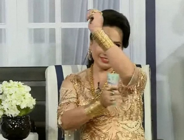 Hiện tại, trang cá nhân của cô Minh Hiếu đang có hơn 200.000 lượt người theo dõi. Đa phần những người xem clip của cô Minh Hiếu có tính giải trí và thư giãn cao nên được khá nhiều bạn trẻ yêu thích.