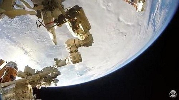 Theo NASA họ sẽ cần thực hiện ít nhất hai chuyến spacewalk nữa để hoàn thành quá trình thay pin thực chất đã bắt đầu từ năm 2017.