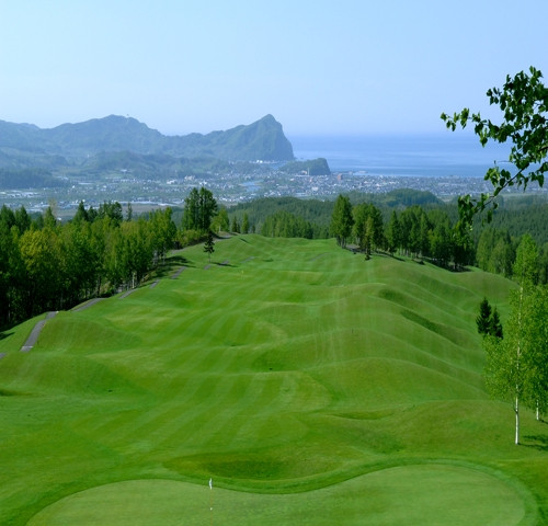 Ngắm sân golf đậm chất Châu Âu giữa lòng xứ sở hoa Anh Đào - Hình 2 Ngam san golf dam chat Chau Au giua long xu so hoa Anh Dao-Hinh-2