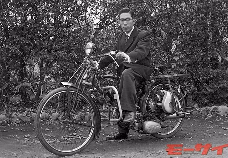 Người sáng lập Toyo Motors là ông Kazuo Kawamata, đã tự nghiên cứu động cơ đốt trong từ khi mới 20 tuổi và tham gia vào quá trình phát triển chiếc xe nhỏ gọn dẫn động cầu trước đầu tiên của Nhật Bản, Roland.