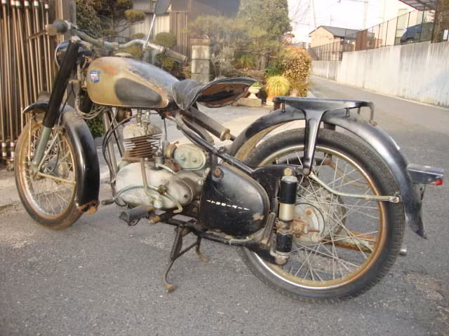 Toyo Motor trở thành một công ty đẳng cấp nhất tại Nhật Bản và bắt đầu sản xuất hàng loạt không chỉ động cơ phụ mà còn cả mô tô nguyên chiếc.