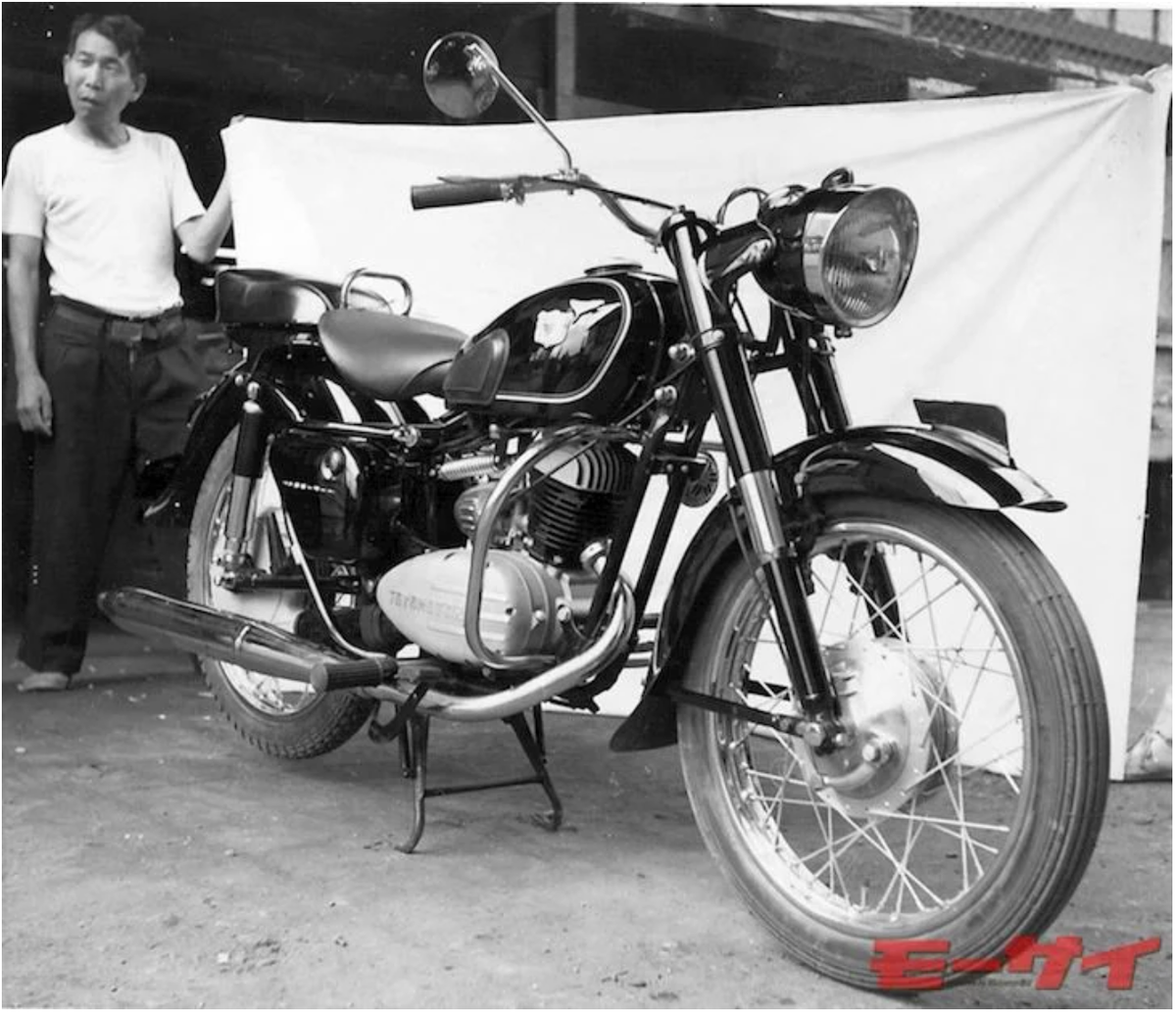 Vào năm 1949, chiếc xe đạp được lắp động cơ phụ đã được ra đời có tên là Toyo Motor, và chính thức hãng xe Toyo Motors cũng được ra mắt cùng năm.