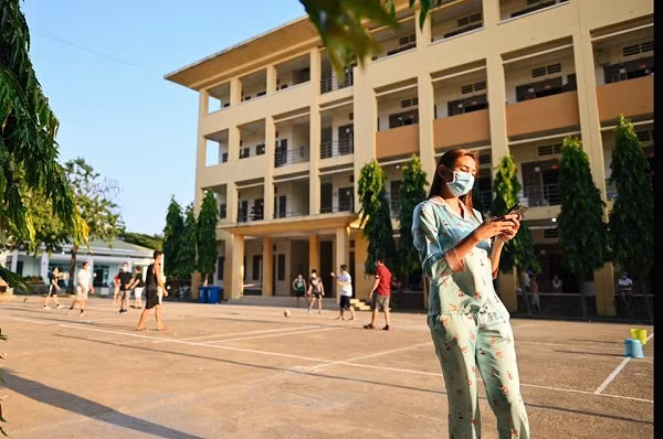 Hiện tại, Võ Hoàng Yến sở hữu chiếc iPhone 11 Pro Max. Ra mắt từ tháng 9/2019, đến nay phiên bản iPhone mới nhất này của nhà Táo vẫn chứng minh độ hot khi được nhiều người nổi tiếng lựa chọn sử dụng.