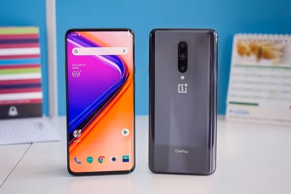 Trong khi OnePlus 7T được Antutu benchmark chấm 496.700 điểm thì người anh em 7T Pro chênh lệch không đáng kể với 496.211 điểm.