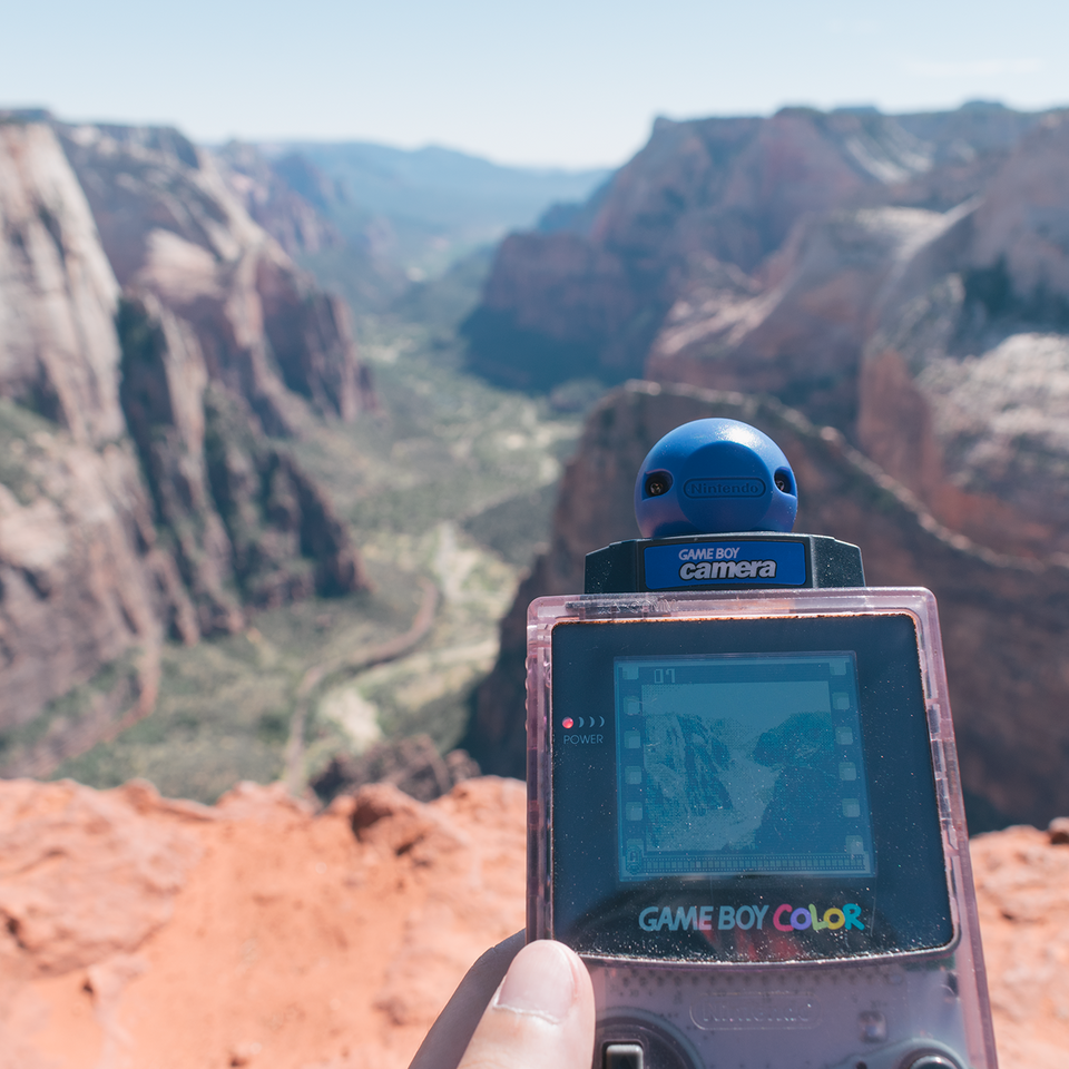 Mặc dù không phải là mới nhưng có thể không nhiều người biết tới việc có thể hô biến chiếc máy Game Boy cổ lỗ sĩ này thành máy chụp ảnh.
