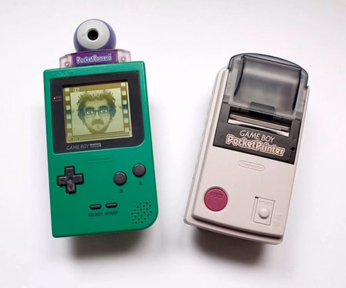 Những cuộc độ chế này đều xuất phát từ nền gốc đầu tiên là Game Boy Camera của Nintendo sản xuất.