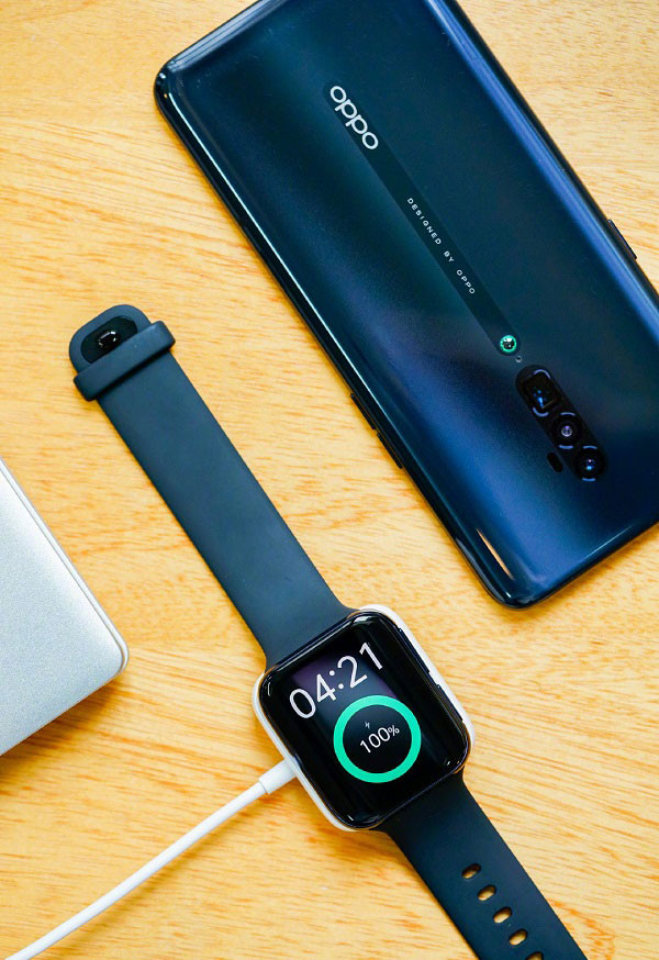 OPPO Watch còn được trang bị khá nhiều tính năng như tích hợp cảm biến nhịp tim, có thể theo dõi giấc ngủ, đo điện tâm đồ (ECG), chế độ các chu kỳ đối với người dùng là nữ.