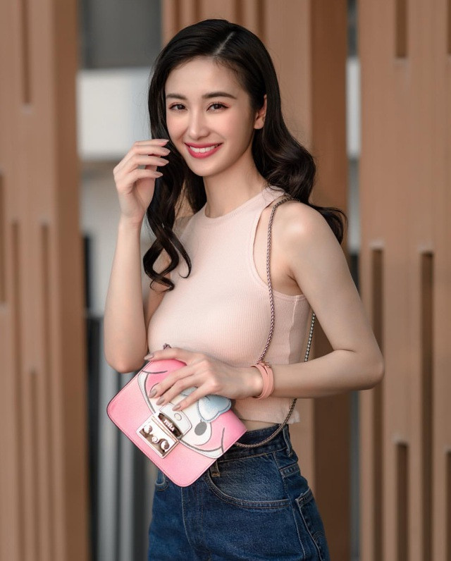 Điều đó được minh chứng khi cô được xuất hiện trên báo Trung Quốc vào năm 2015 với tư cách "Cô gái trà sữa" xinh đẹp chơi Dota 2. Không riêng gì báo chí Trung Quốc, Jun Vũ còn được các trang báo Hàn tung hô trên các diễn đàn ở Hàn, cư dân mạng tại đây đã bày tỏ sự ngưỡng mộ đối với nhan sắc này.