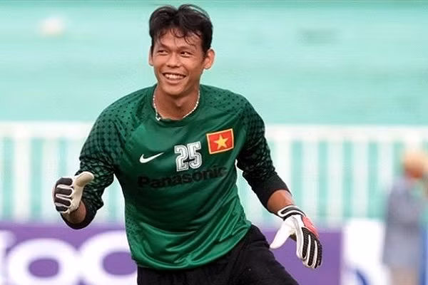 Anh đã đạt tới hơn 500.000 điểm thông thạo với vị tướng Twisted Fate, gần 450.000 điểm thông thạo với Zed và 240.000 điểm thông thạo với Kayle. Có thể thấy đây là 3 vị tướng mà Tấn Trường tự tin nhất để leo rank.