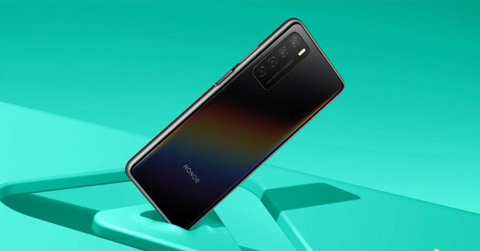 Còn ở mặt sau, mặt lưng giả kính của điện thoại này đi kèm các hiệu ứng chuyển màu gradient bắt mắt.