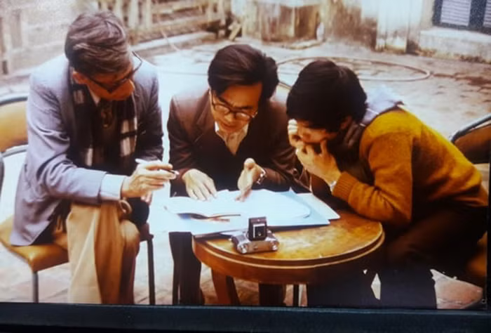 Sau đó, cả nhóm bắt tay ngay vào việc chế tạo loạt máy vi tính VT8X có cả bàn phím với màn hình. Và màn hình đầu tiên ấy chính là một chiếc ti vi trắng đen hiệu Neptune do Việt Nam lắp ráp theo thiết kế của Ba Lan được "chuyển mục đích sử dụng" một cách tài tình thành video display. Có sẵn mạch in, hệ phát triển và các linh kiện hiện đại nên việc lắp ráp đỡ vất vả hơn trước rất nhiều.