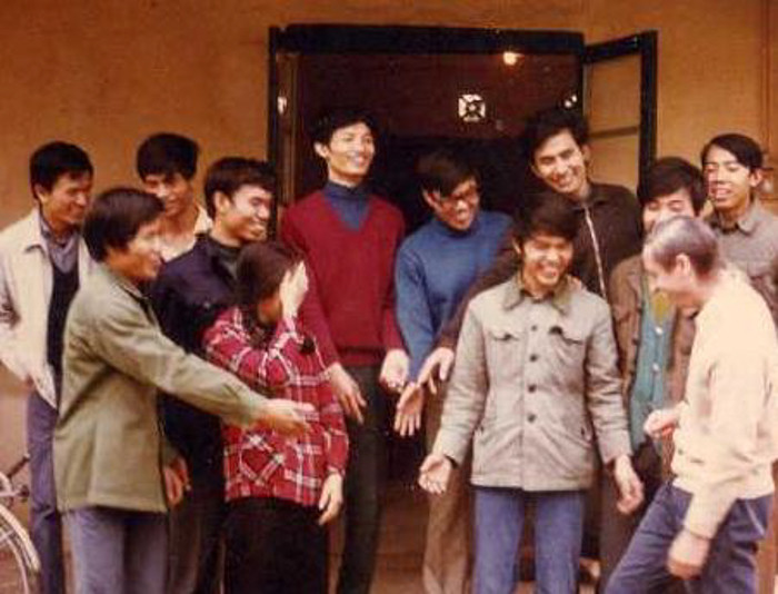 VT80 bao gồm bìa CPU, nhiều bìa RAM/ROM và I/O cùng các thứ lỉnh kỉnh từ bảng điều khiển đến vỏ máy, nguồn điện. Những người xây dựng là Nguyễn Gia Hiểu, Nguyễn Chí Công, Huỳnh Thúc Cước, Nguyễn Trung Đồng, Đặng Văn Đức, Phí Mạnh Lợi, Nghiêm Mỹ, Phạm Quang Oai, Nguyễn Văn Tam, Phan Minh Tân, Đỗ Đình Phú, Trần Bá Thái, Lê Võ Bạch Thông, Nguyễn Chí Thức, Bùi Xuân Vinh.