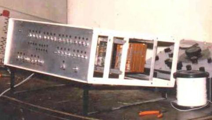 Tác giả của nó là một nhóm cán bộ kỹ thuật Viện Khoa học Tính toán và Điều khiển (nay là Viện Công nghệ Thông tin), và TS Nguyễn Chí Công chính là một trong các thành viên lãnh đạo nhóm ấy.