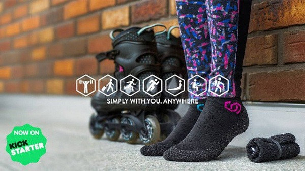 Gọi là ''chiếc giày'', nhưng lại giống hệt một đôi tất, đó là những gì dùng để mô tả sản phẩm Skinner. Đôi ''giày tất" này vừa gọn gàng mỏng nhẹ, vừa có chất liệu bảo vệ được bàn chân bạn khi hoạt động, có thể dùng khi đi tập gym, đi picnic...