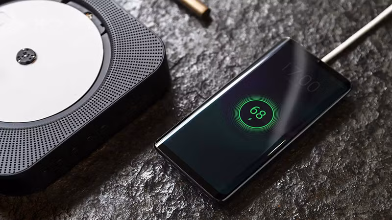 Ở mặt trước, Meizu Zero có một camera selfie 20 megapixel được đặt lên phần trán và các loa thoại sẽ không xuất hiện nữa. Meizu đang sử dụng công nghệ âm thanh màn hình mSound 2.0 để thay thế hoàn toàn công nghệ âm thanh truyền thống trên chiếc điện thoại này.