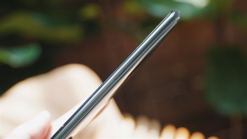 Về cấu hình, Apex 2019 cũng thuộc hàng “top” với vi xử lý Snapdragon 855, RAM lên đến 12 GB, ROM 256 GB và hỗ trợ mạng 5G.