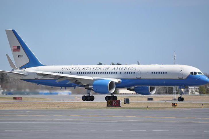 Chiếc Không lực Hai được trang bị các hệ thống điện tử hiện đại nhất, có thể tự hạ cánh và tự dừng lại mà không cần phi công can thiệp.