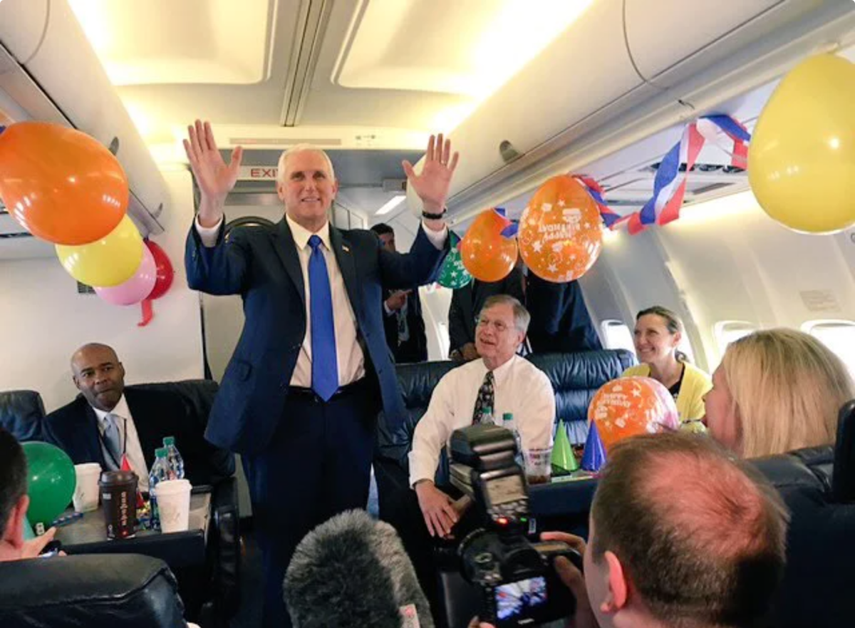 Nếu phó tổng thống sử dụng Không lực Hai để tham gia sự kiện chính trị, đảng phái của phó tổng thống sẽ phải hoàn lại chi phí di chuyển cho chính phủ.