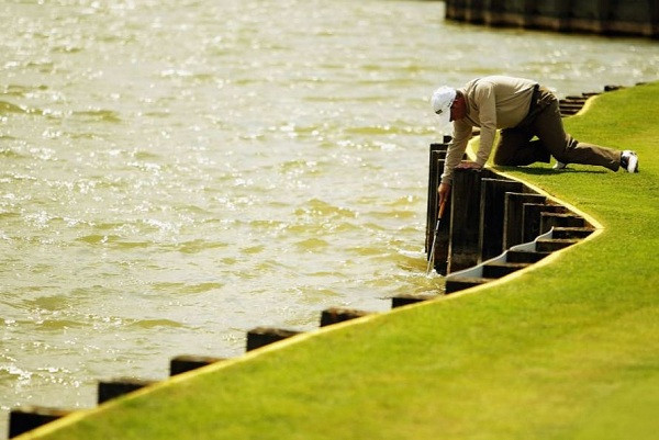 Trung bình mỗi người chơi golf sẽ mất 1,5 bóng cho 1 vòng sân 18 lỗ/năm. Điều đó tương ứng với số tiền khổng lồ mà các thợ lặn có thể thu về từ việc nhặt bóng.