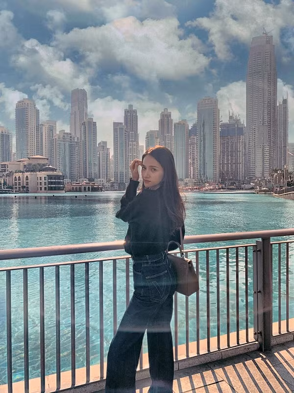 Có rất nhiều app chỉnh sửa ảnh miễn phí tải về để bạn thỏa sức “hóa phép” cho những bức hình lung linh ngay trên điện thoại với khung cảnh mây đẹp, tự nhiên giống như Hương Giang. Trong đó 3 app thần thánh được sử dụng nhiều nhất là Enlight Quickshot, PICNIC và MIX.