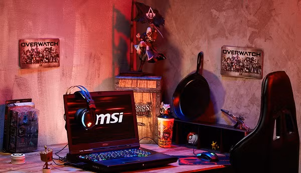MSI GT83 Titan 8RG dành riêng cho game thủ với bề mặt nhôm kim loại phay xước kết hợp với khung máy vô cùng chắc chắn. Máy được tích hợp card đồ họa GTX 1080; RAM 64GB; ổ cứng 1TB.