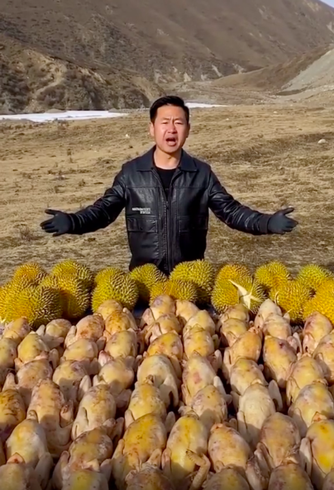 Dù đạt được con số theo dõi không hề nhỏ, tuy nhiên họ tên, nghề nghiệp cũng như quê quán cụ thể của người đàn ông này vẫn là ẩn số.