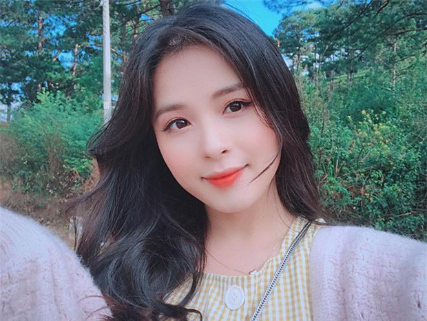 Thảo Nari là người dân tộc Tày, gái xinh 9x từng giành giải "Gương mặt khả ái" tại cuộc thi Miss ĐH Văn hóa 2016.