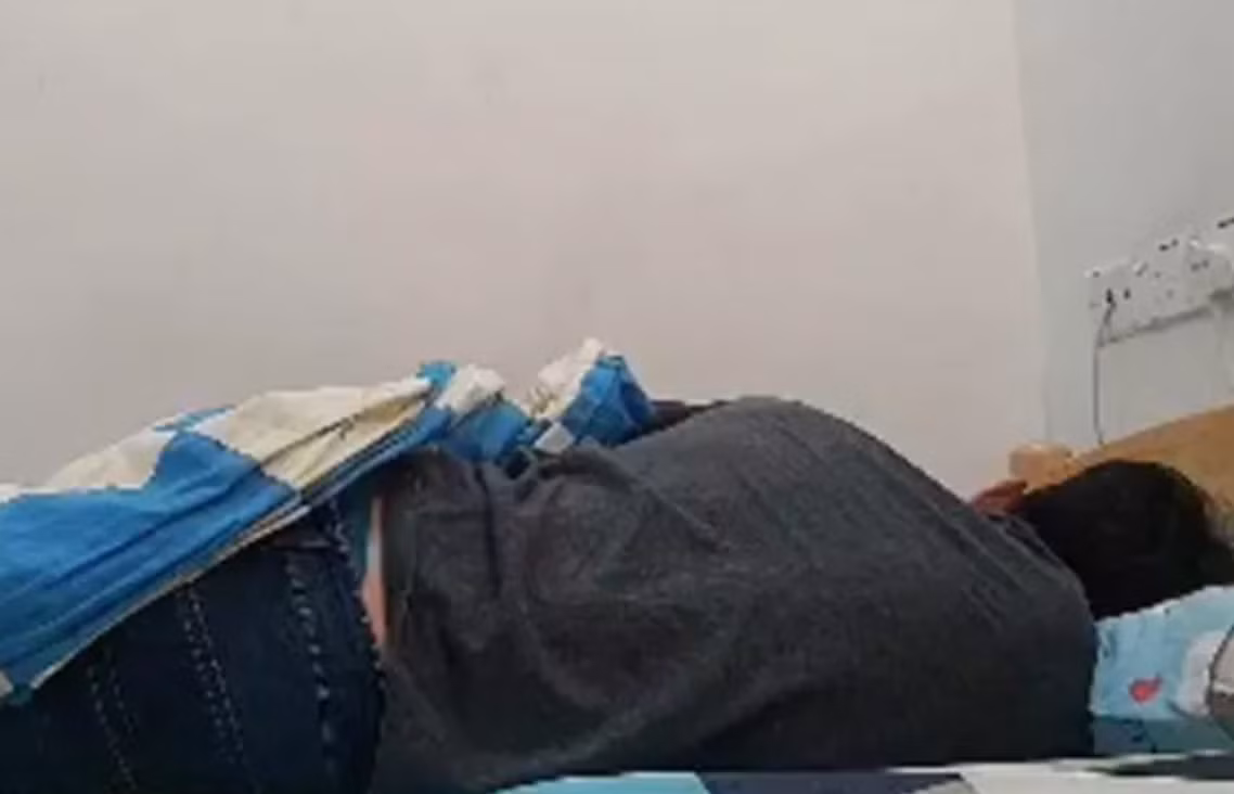 Vào ngày 9/2 vừa qua, Yuansan bật máy quay để ghi lại xem mình có ngủ ngáy hay không. Sau đó, anh lên giường và ngủ một mạch 5 tiếng đồng hồ. Sáng hôm sau thức giấc, Yuansan giật mình khi thấy video của mình có tới hàng trăm nghìn người theo dõi.