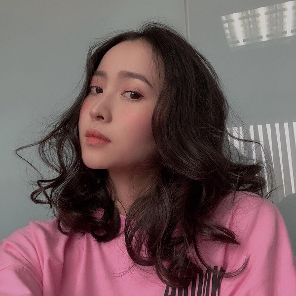 Nguyễn Lê Tuyết Chi, hay còn được biết đến nhiều hơn với cái tên Box Củ Cải là một trong nữ streamer thế hệ mới, xinh đẹp và tài năng của Liên Quân Việt Nam.