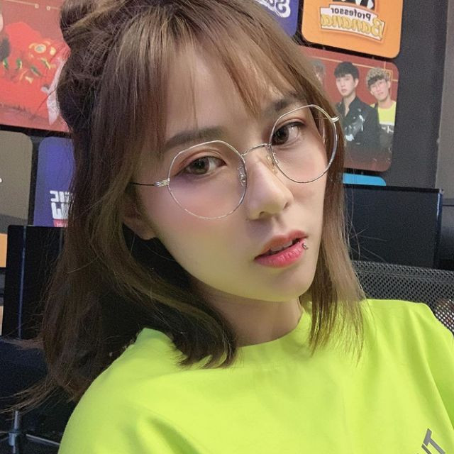 Là một trong nữ streamer nổi đình nổi đám đầu tiên tại Việt Nam, MisThy thu hút lượng lớn người theo dõi trên các nền tảng mạng xã hội. Trong đó Fanpage trên Facebook đạt 2,9 triệu follow và kênh Youtube gần 6 triệu sub.