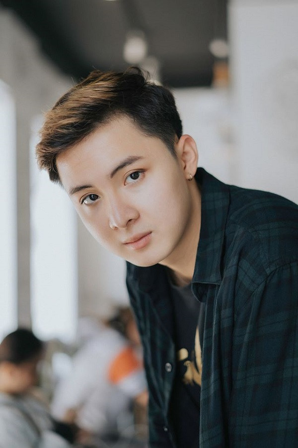 Thi đấu chuyên nghiệp cho tựa game Liên Minh Huyền Thoại, Noway từng một thời được mệnh danh là "Xạ thủ số một Việt Nam", đủ thấy tài năng của chàng trai đang hot nhất "Người ấy là ai" này.