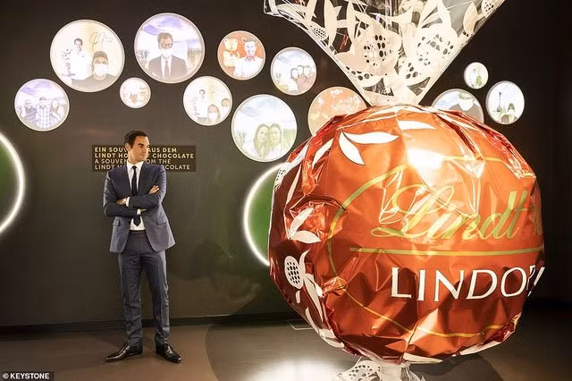 Bảo tàng có tên gọi Lindt Home of Chocolate, xây dựng riêng cho thương hiệu socola Lindt nổi tiếng của Thụy Sĩ. Khu vực tham quan bao gồm các triển lãm tương tác, cửa hàng bán socola Lindt lớn nhất thế giới, quầy socola nơi khách hàng có thể tự tay sản xuất loại socola của riêng mình, và đài phun socola “siêu cao khổng lồ”.